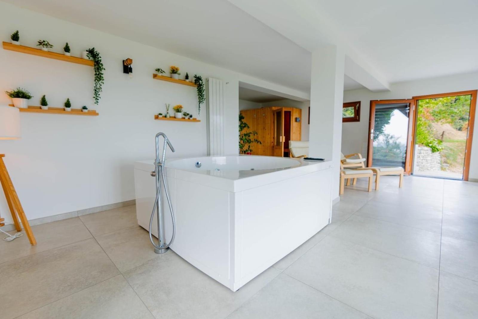 Chalet Sophie - Luxury Chalet Roletto Kültér fotó
